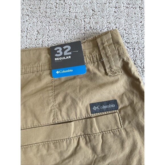 Columbia Shorts Mens 32x10 Biege Khaki Chino Lightweight Golf Hiking Logo NWT - Picture 12 of 12